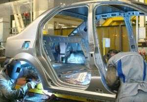 Sectorul auto european cere schimbarea ţintelor privind emisiile de CO2